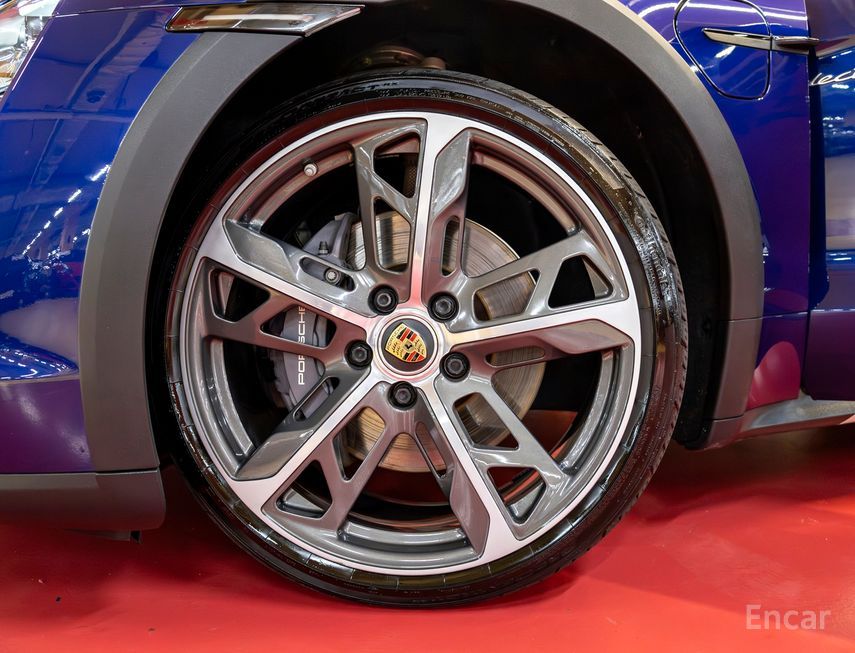 Porsche Taikan - фото 6