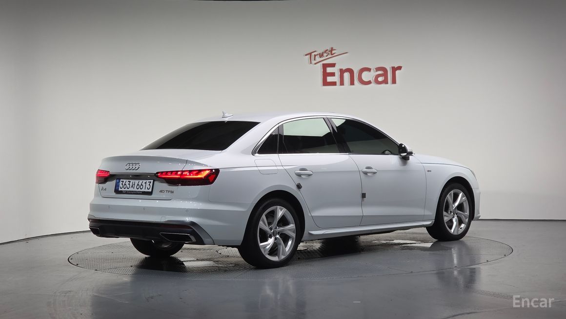 Audi A4 - фото 1