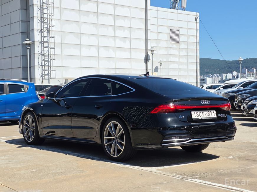 Audi A7 - фото 1