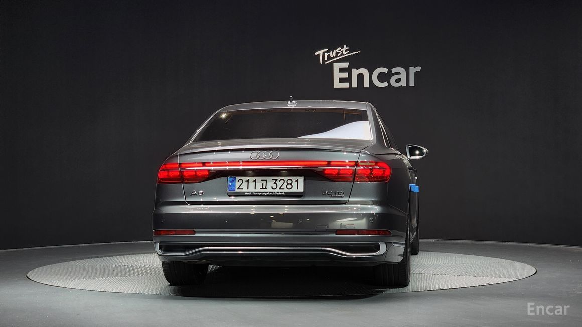Audi A8 - фото 3