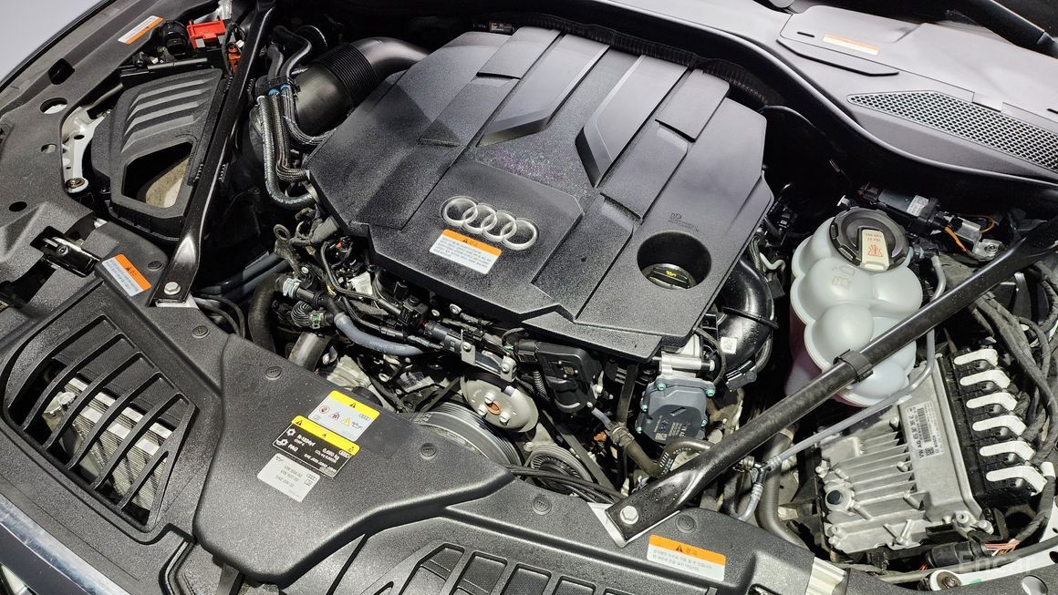 Audi A8 - фото 5