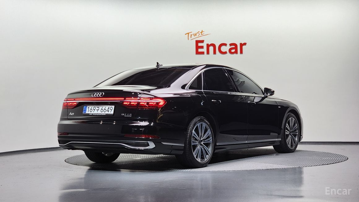 Audi A8 - фото 1