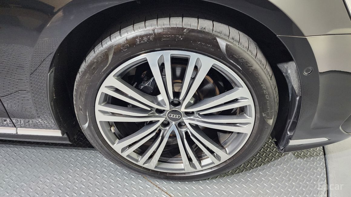 Audi A8 - фото 4