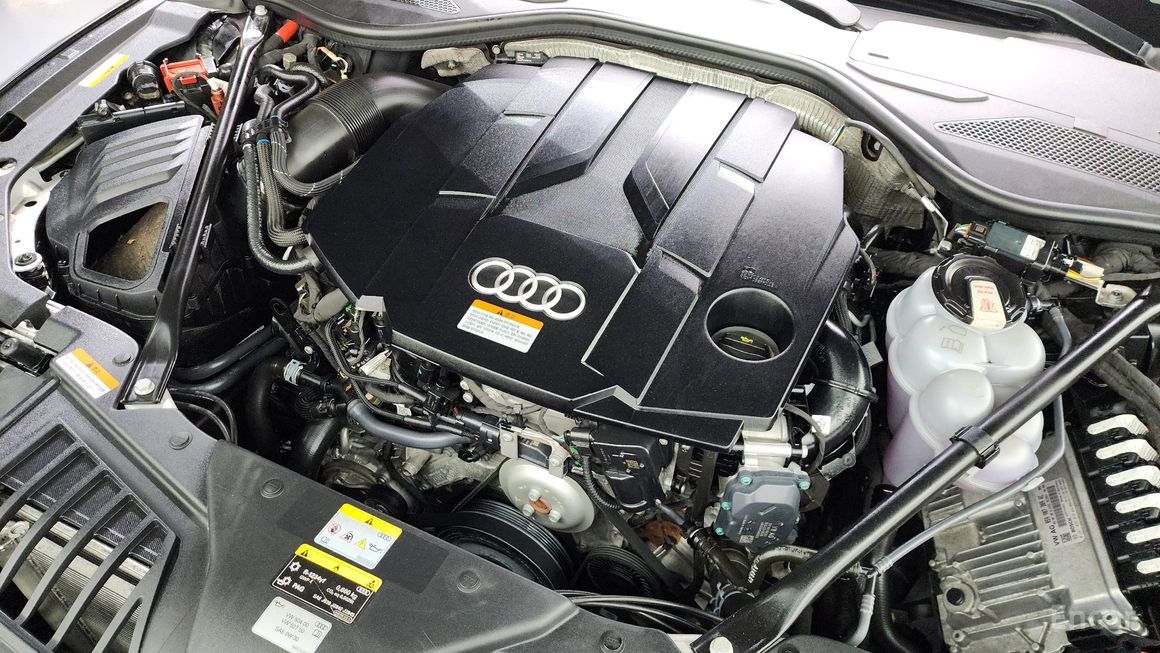 Audi A8 - фото 5