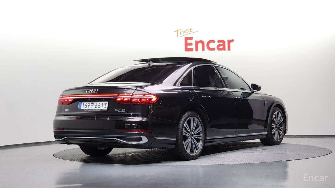 Audi A8 - фото 1