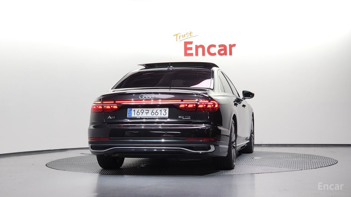 Audi A8 - фото 3