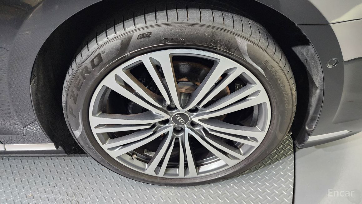 Audi A8 - фото 4
