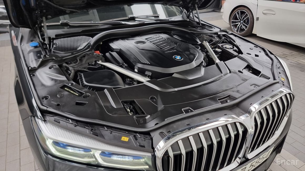 BMW 7 Series - фото 5