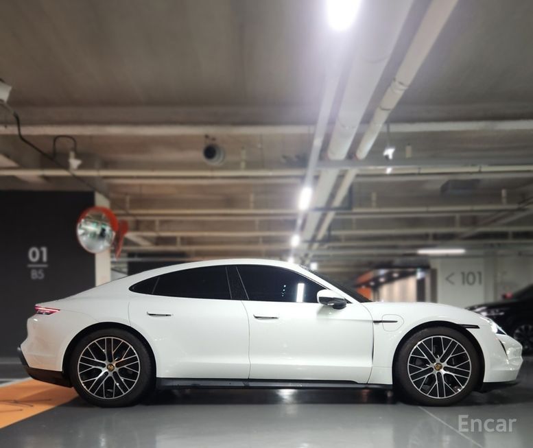 Porsche Taikan - фото 3