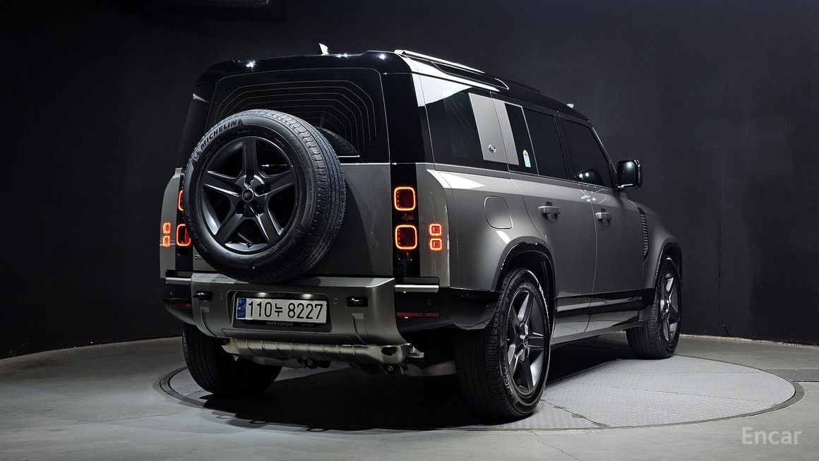 Land Rover Defender - фото 1