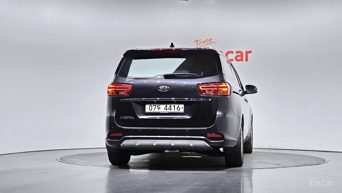 Kia Carnival - фото 3
