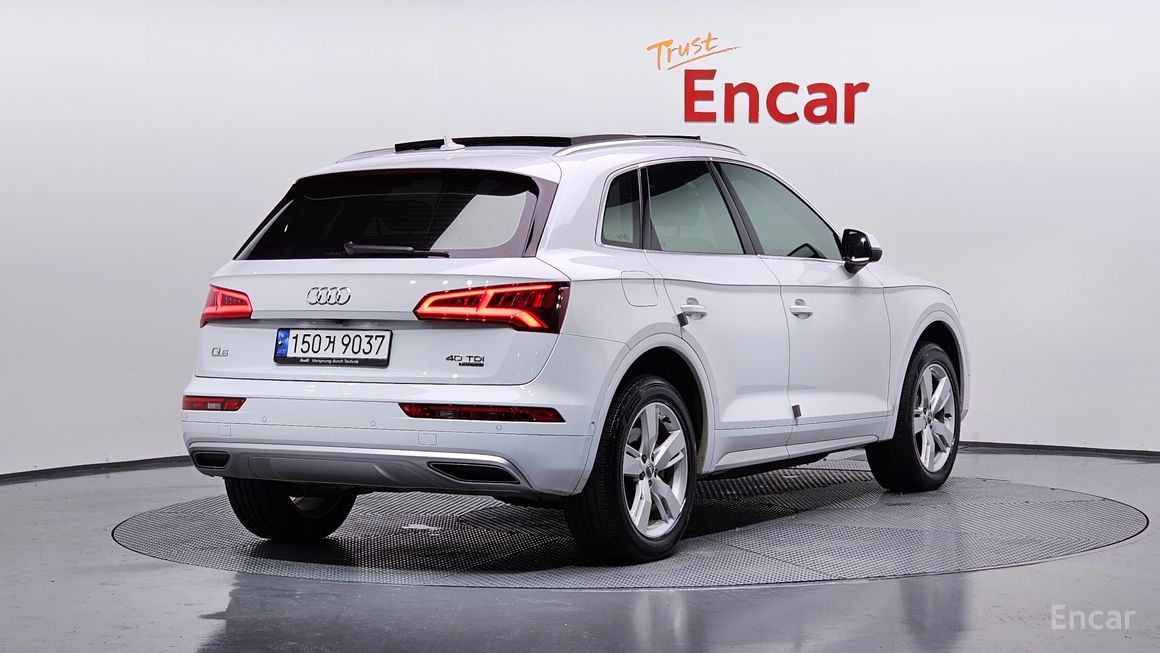 Audi Q5 - фото 1