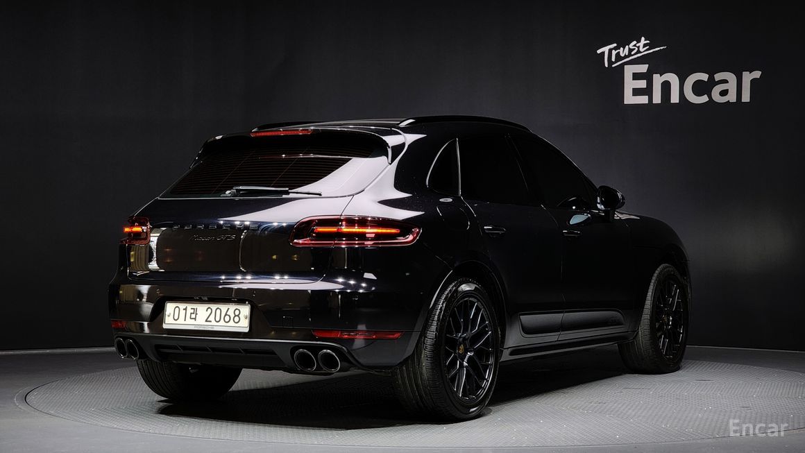 Porsche Macan - фото 1