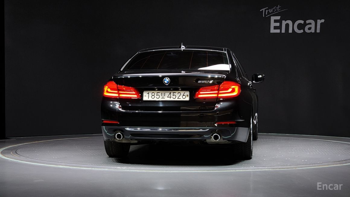 BMW 5 Series - фото 3