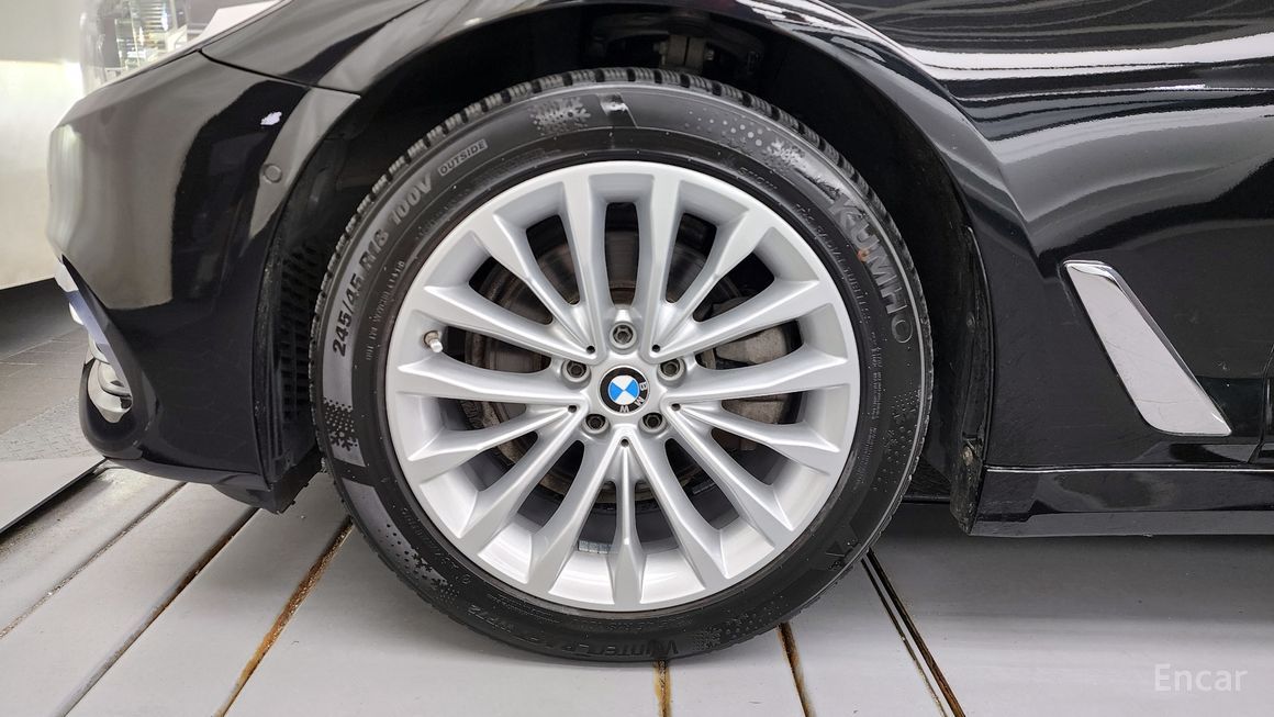 BMW 5 Series - фото 4