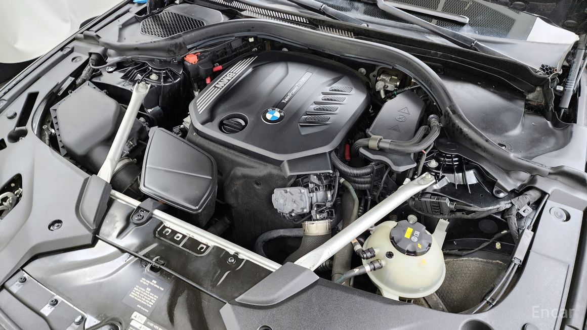 BMW 5 Series - фото 5