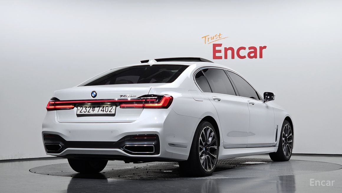 BMW 7 Series - фото 1