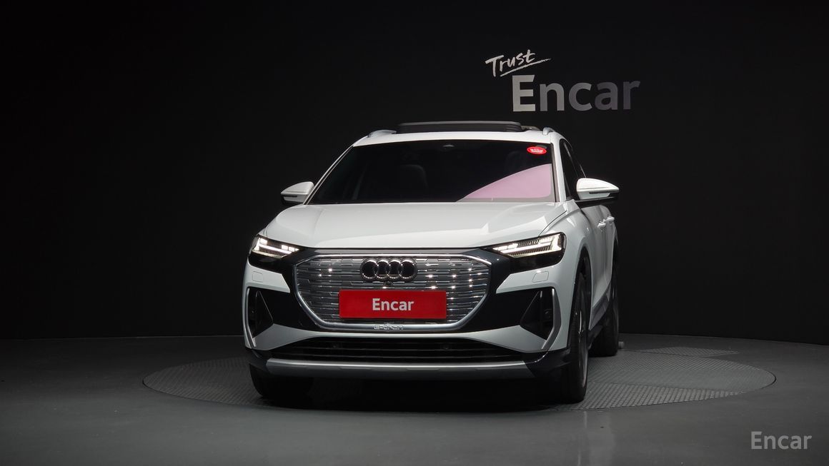 Audi Q4 e-Tron - фото 2