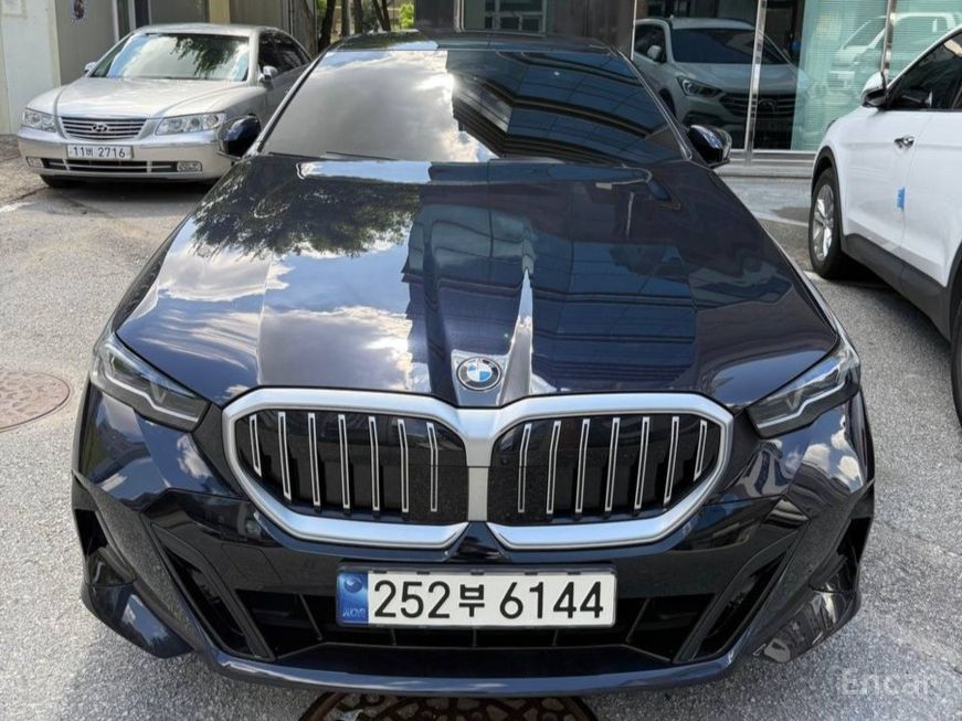 BMW 5 Series - фото 0