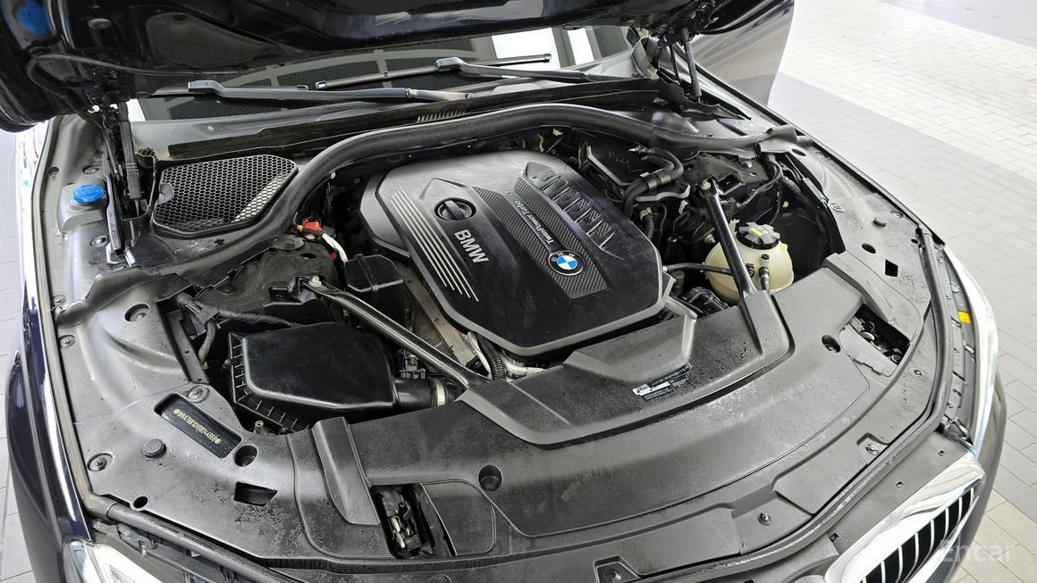 BMW 7 Series - фото 5