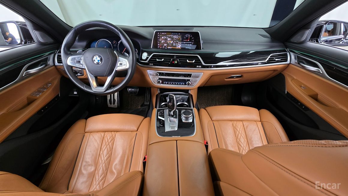 BMW 7 Series - фото 6