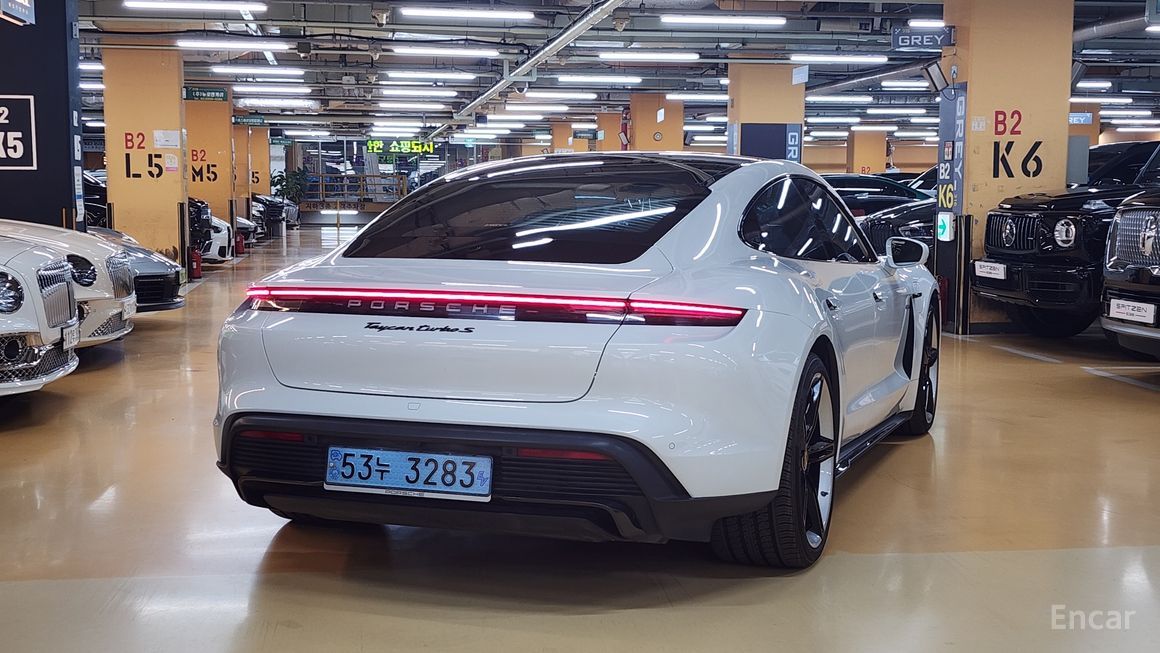 Porsche Taikan - фото 2
