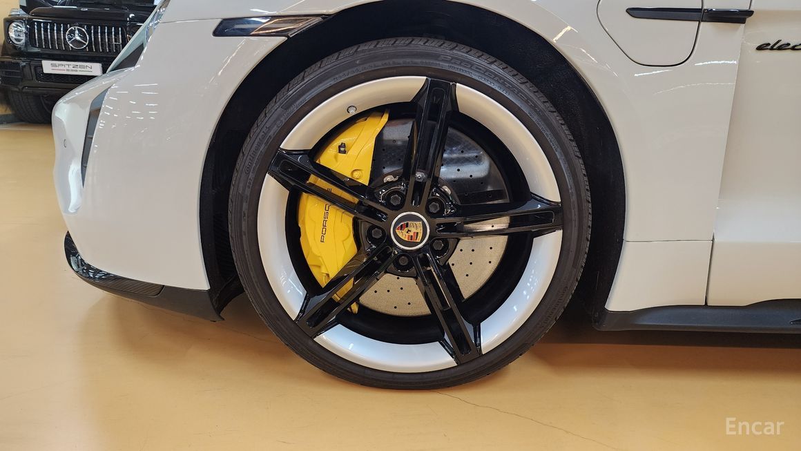 Porsche Taikan - фото 4