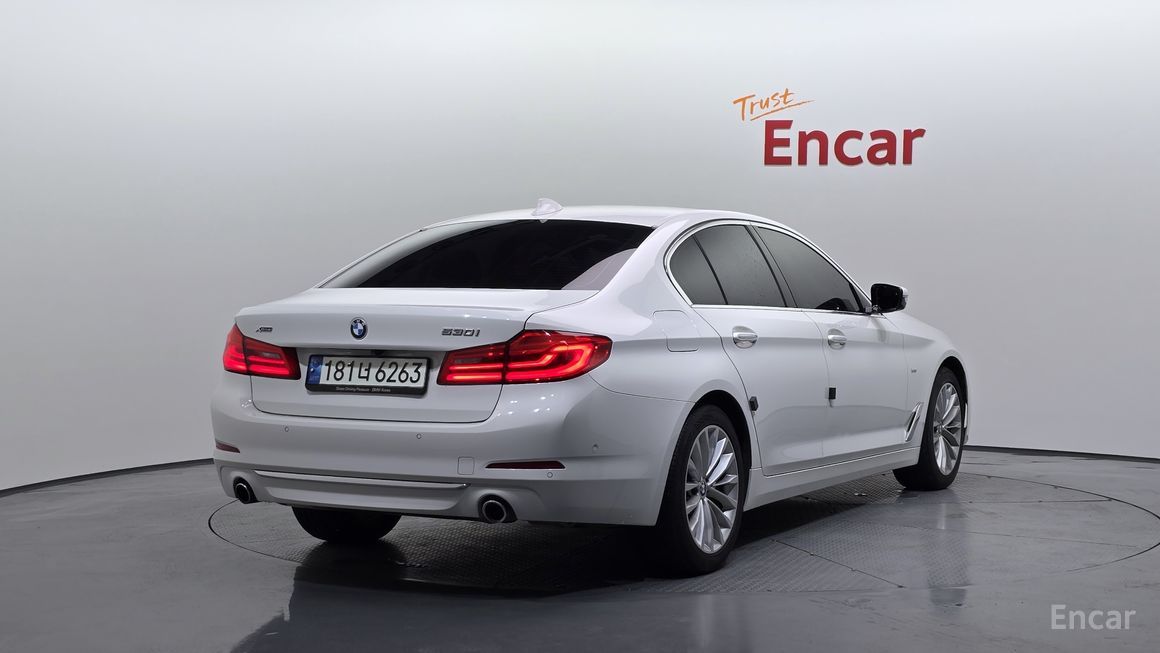 BMW 5 Series - фото 1