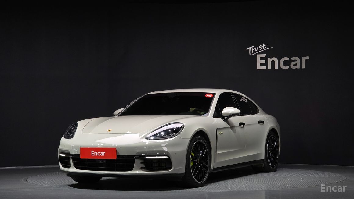 Porsche Panamera - фото 0