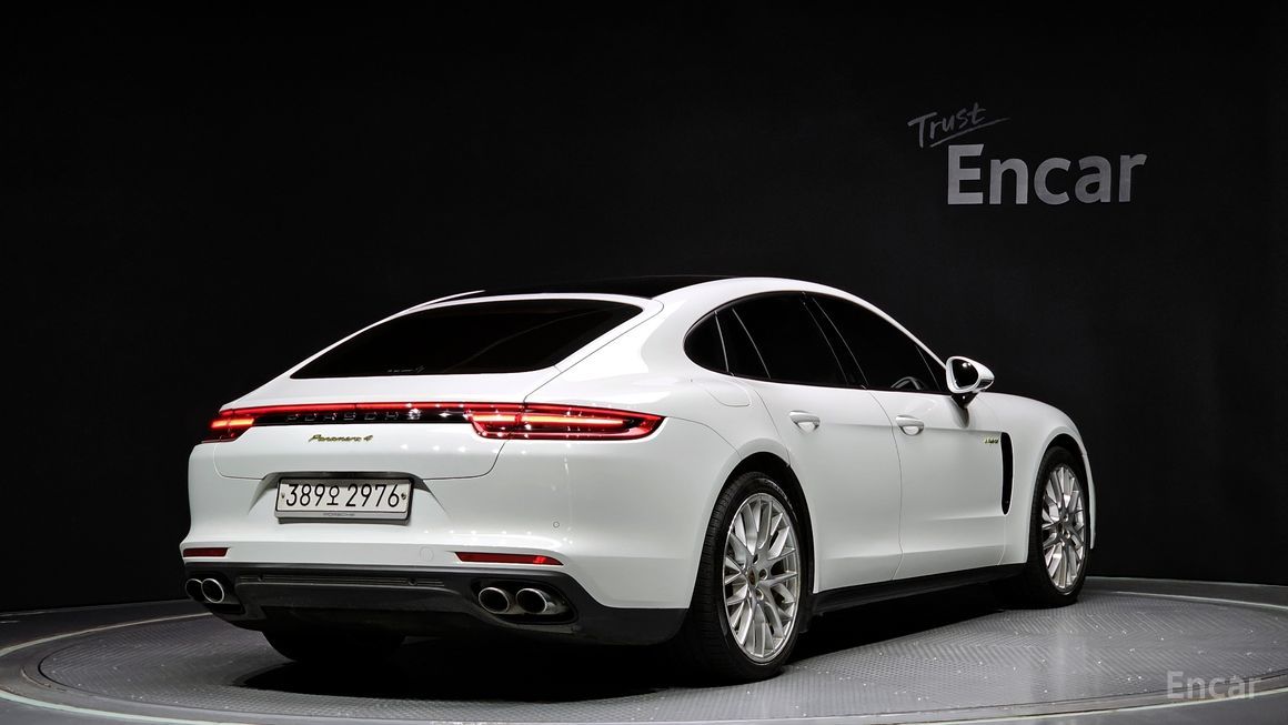 Porsche Panamera - фото 1