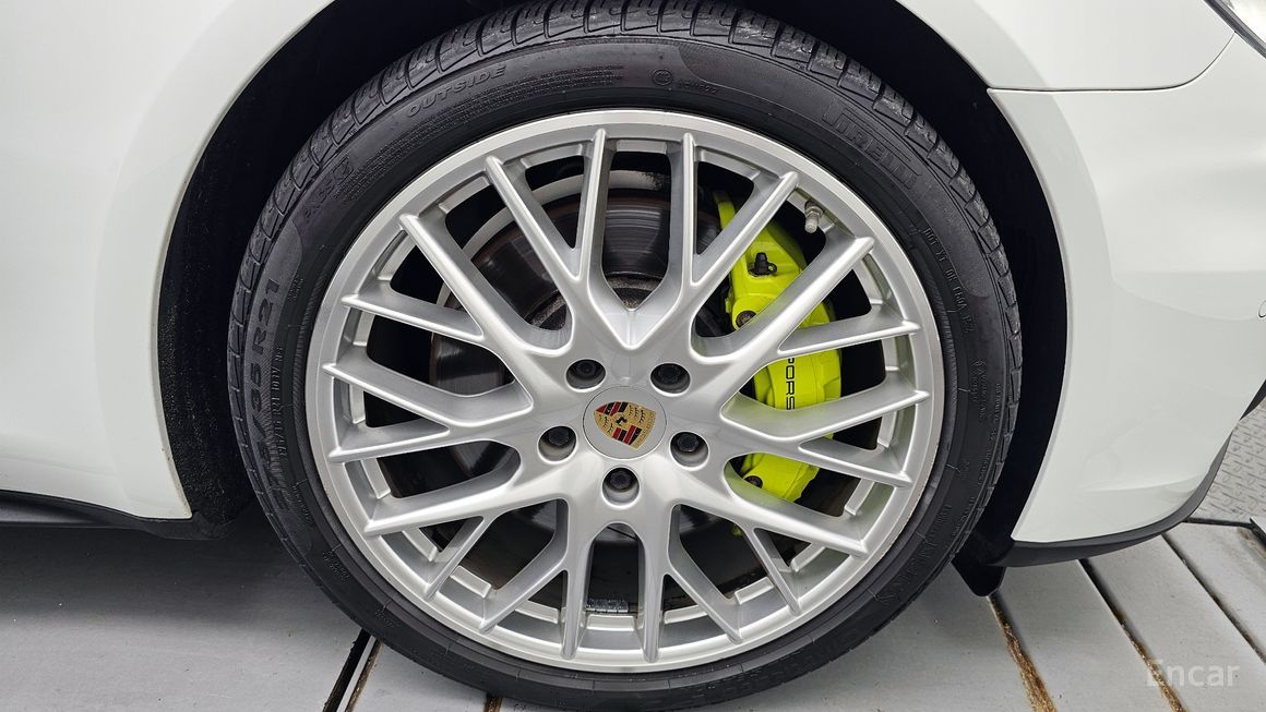 Porsche Panamera - фото 4