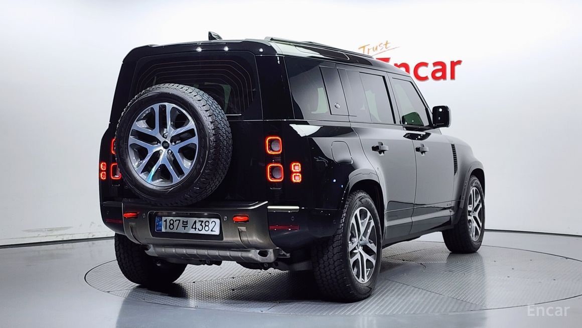 Land Rover Defender - фото 1