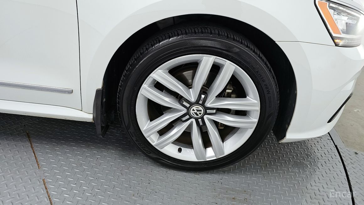 Volkswagen Passat - фото 4