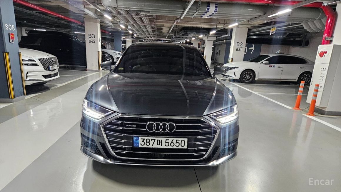 Audi A8 - фото 0