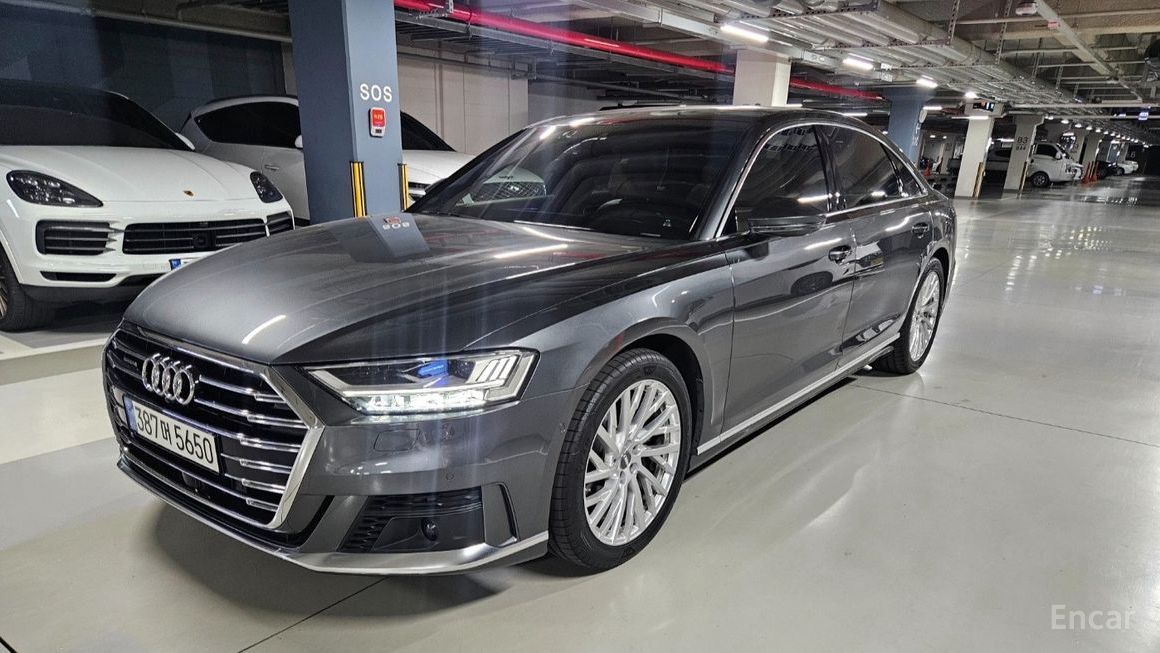 Audi A8 - фото 1