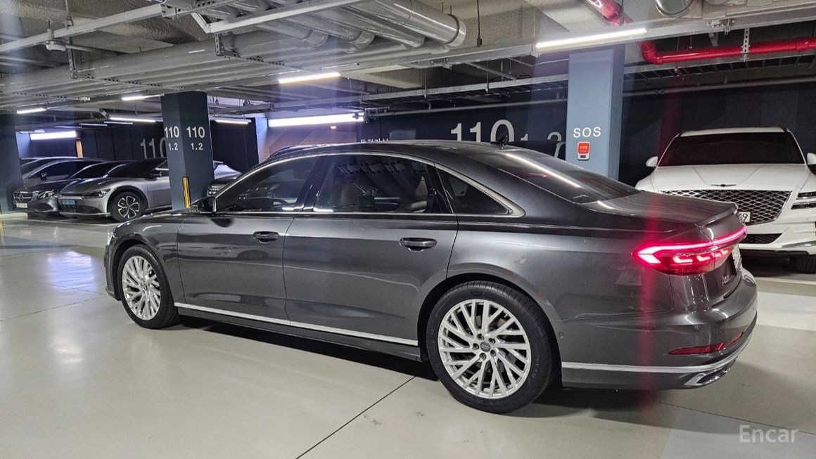 Audi A8 - фото 2
