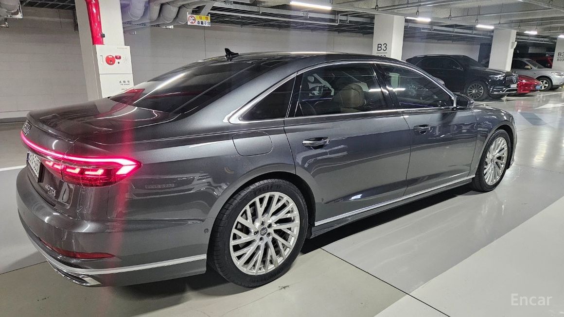 Audi A8 - фото 3