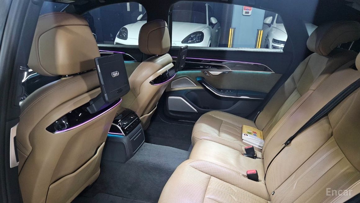 Audi A8 - фото 6