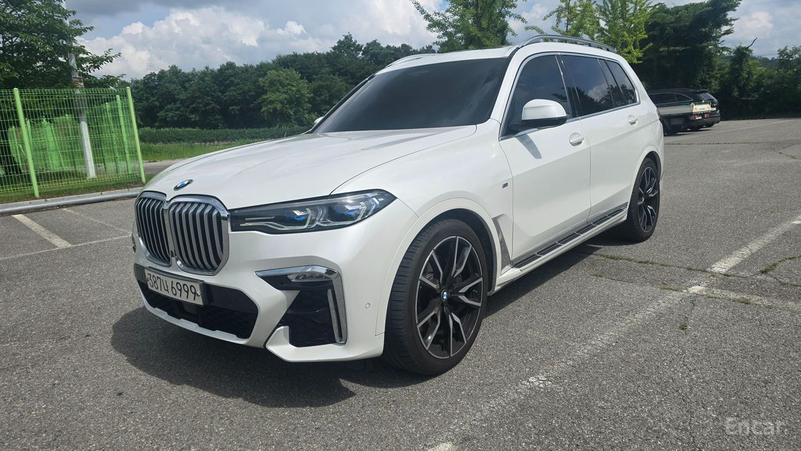 BMW X7 - фото 0