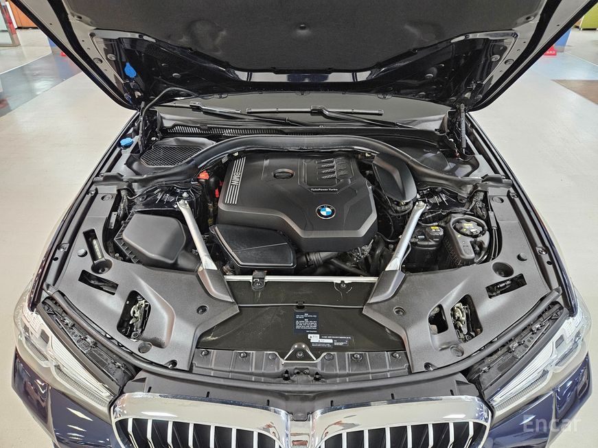 BMW 5 Series - фото 5
