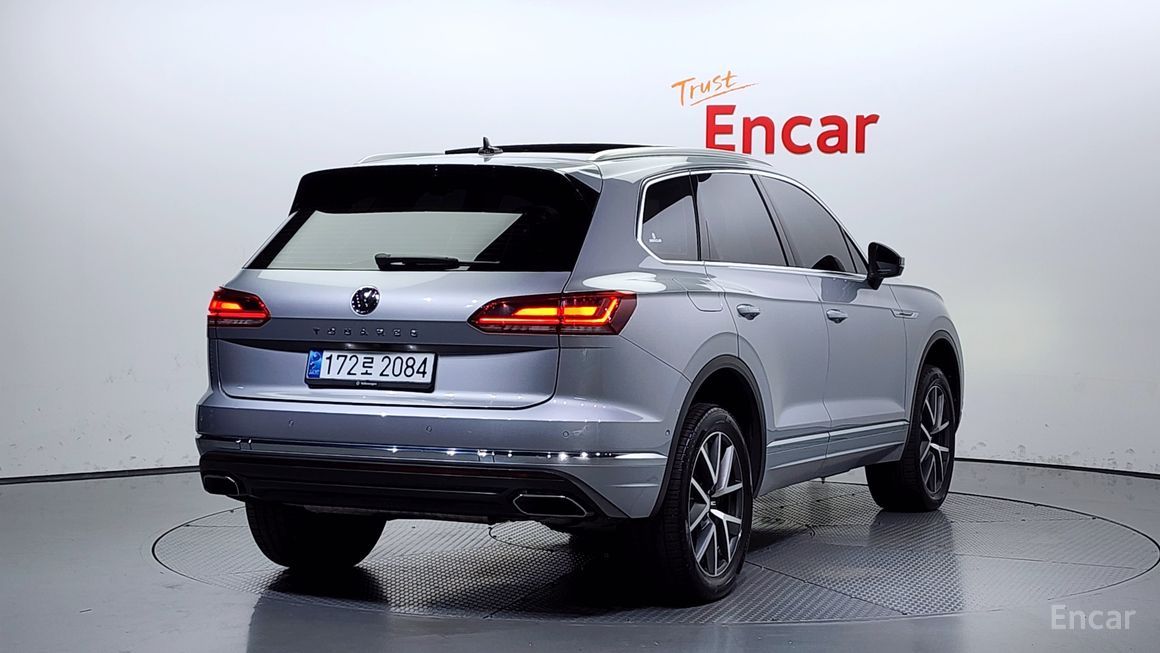 Volkswagen Touareg - фото 1