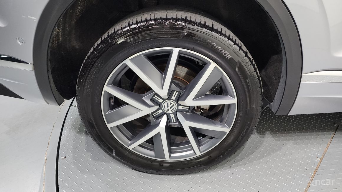Volkswagen Touareg - фото 4