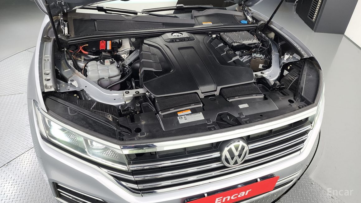 Volkswagen Touareg - фото 5