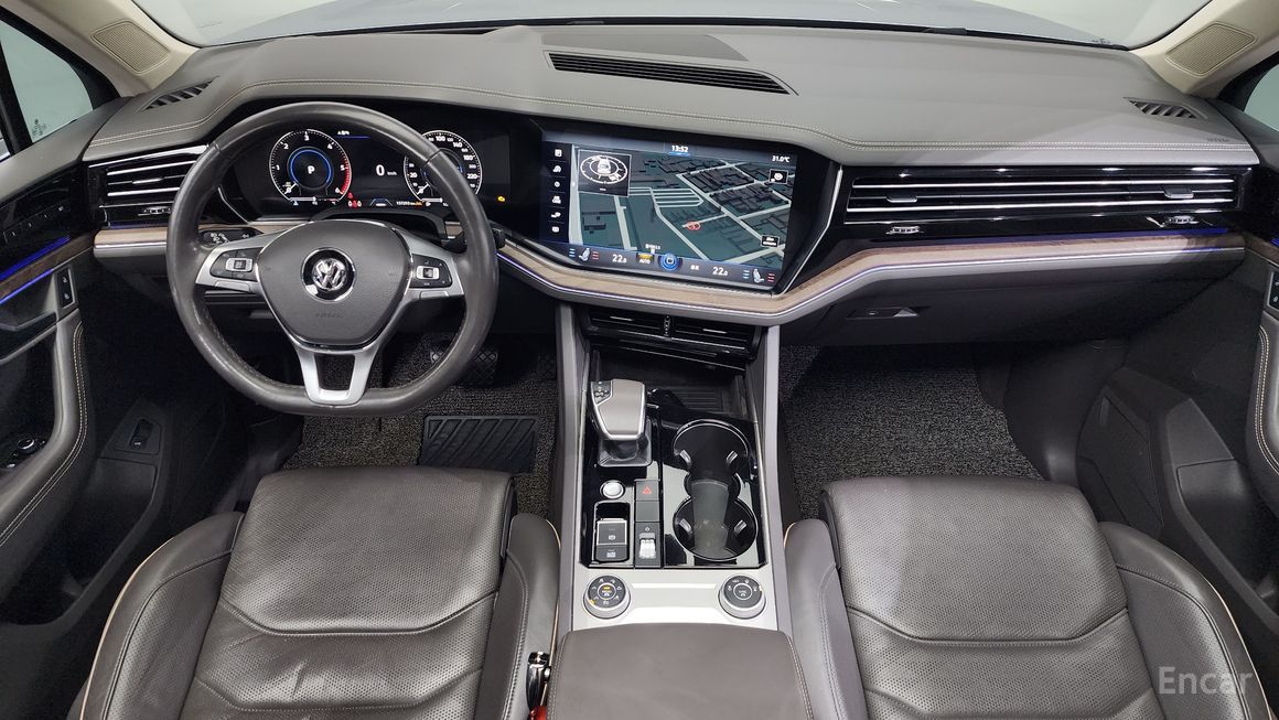 Volkswagen Touareg - фото 6