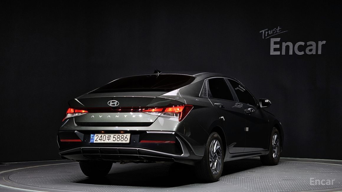 Hyundai Avante - фото 1