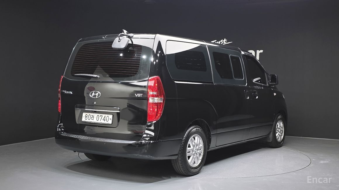 Hyundai Starex - фото 1