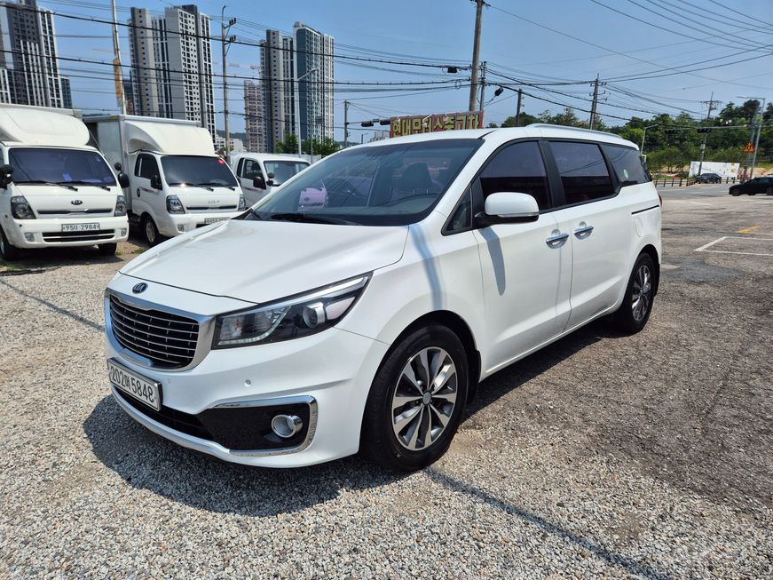Kia Carnival - фото 1