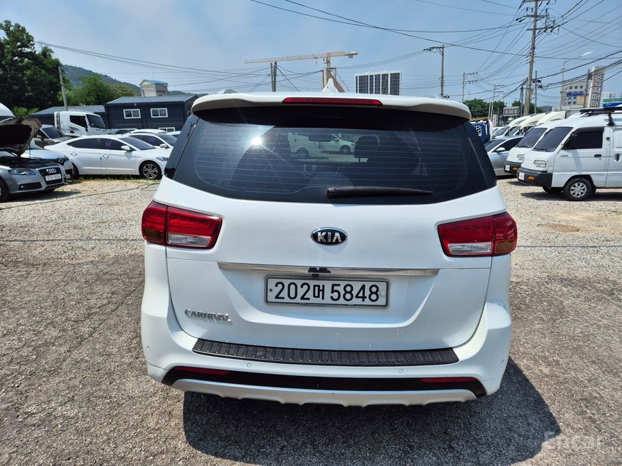 Kia Carnival - фото 2