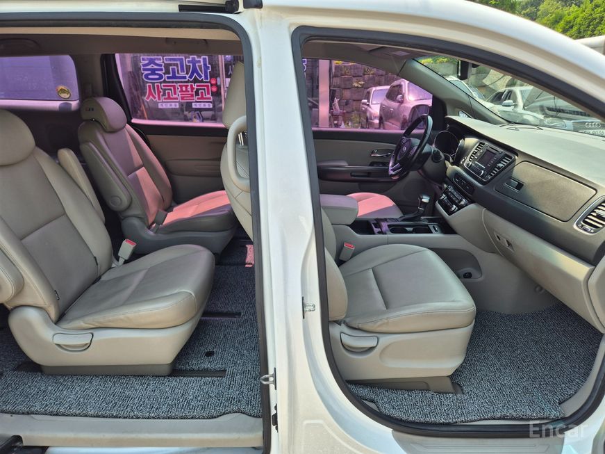 Kia Carnival - фото 4