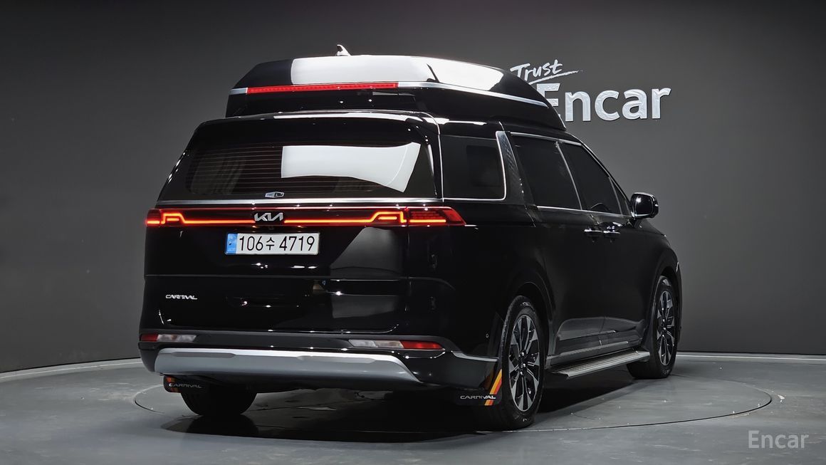 Kia Carnival - фото 1